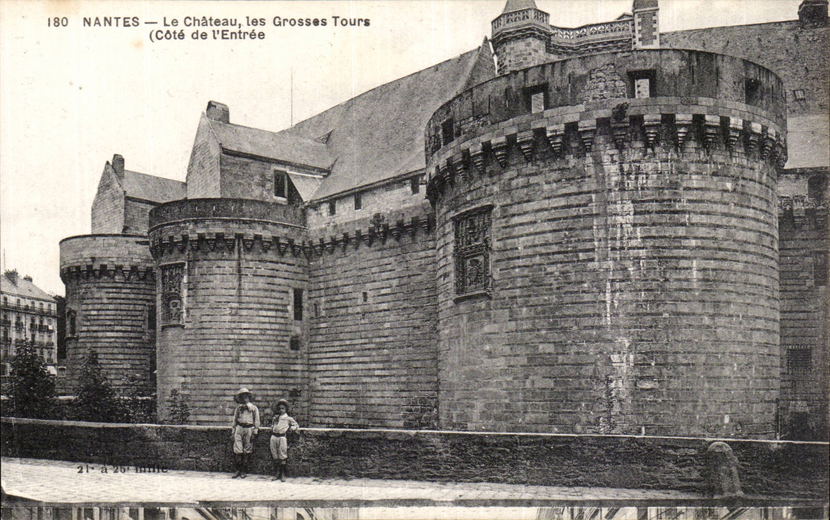 Nantes CPA the castle the grosses towers Dimensions Entering