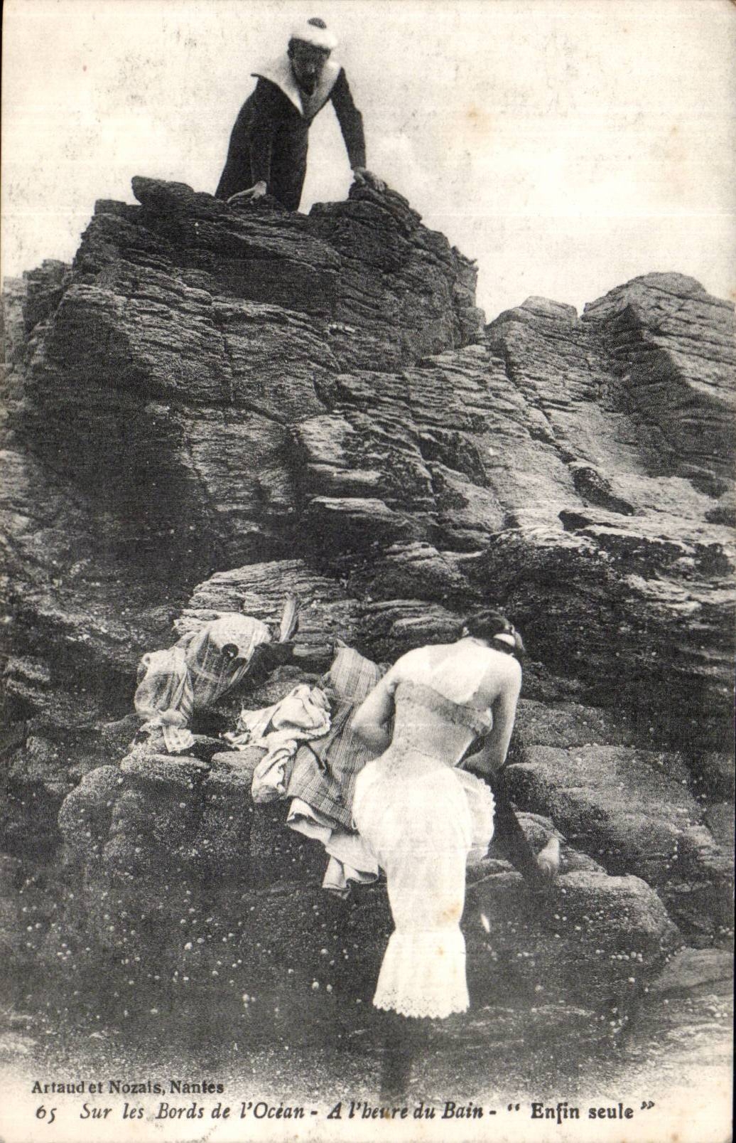 CPA On the edges of the ocean At the hour of the bath Finally alone Folklore Woman Sailor