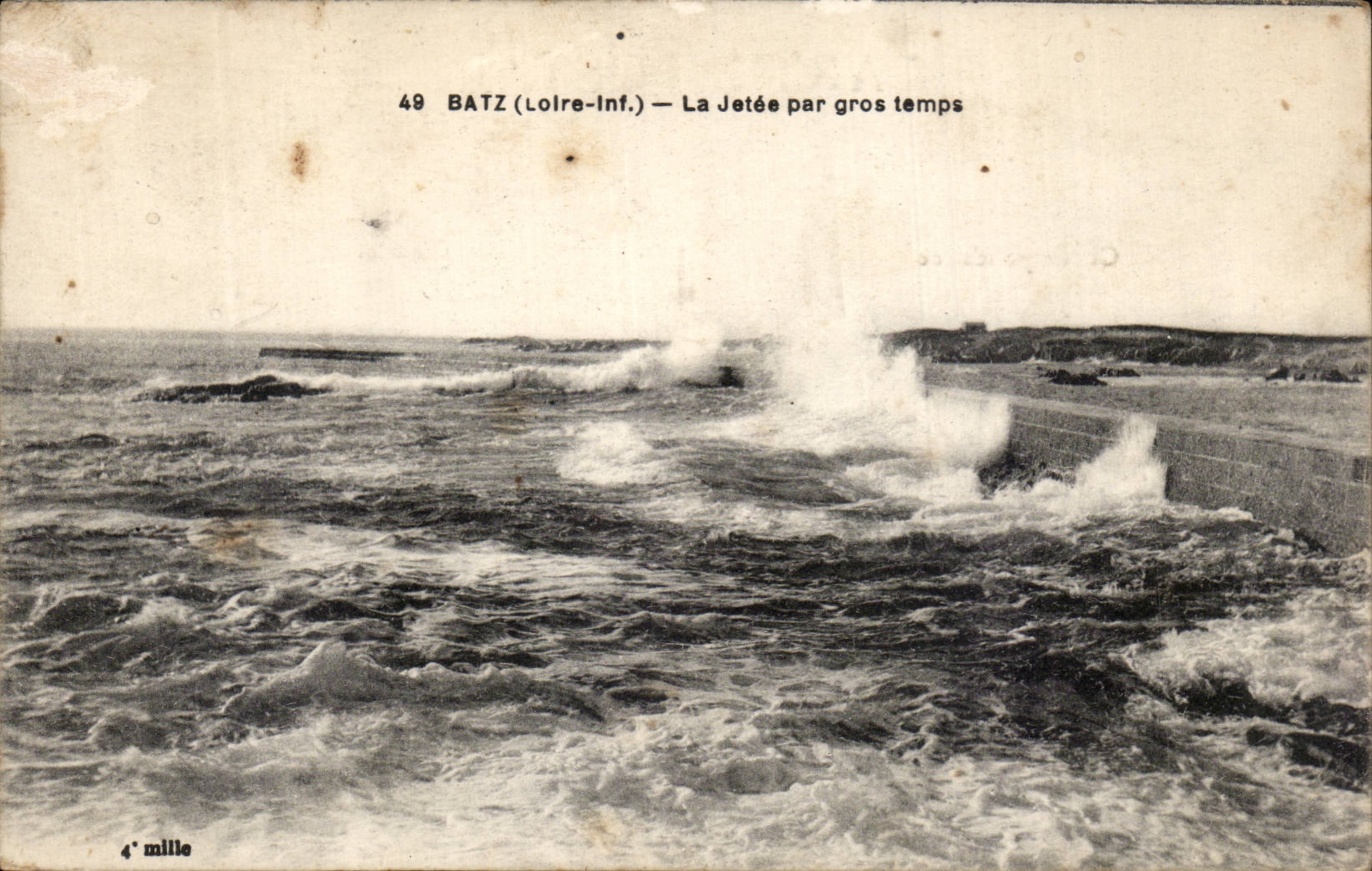 CPA Batz the pier by heavy weather