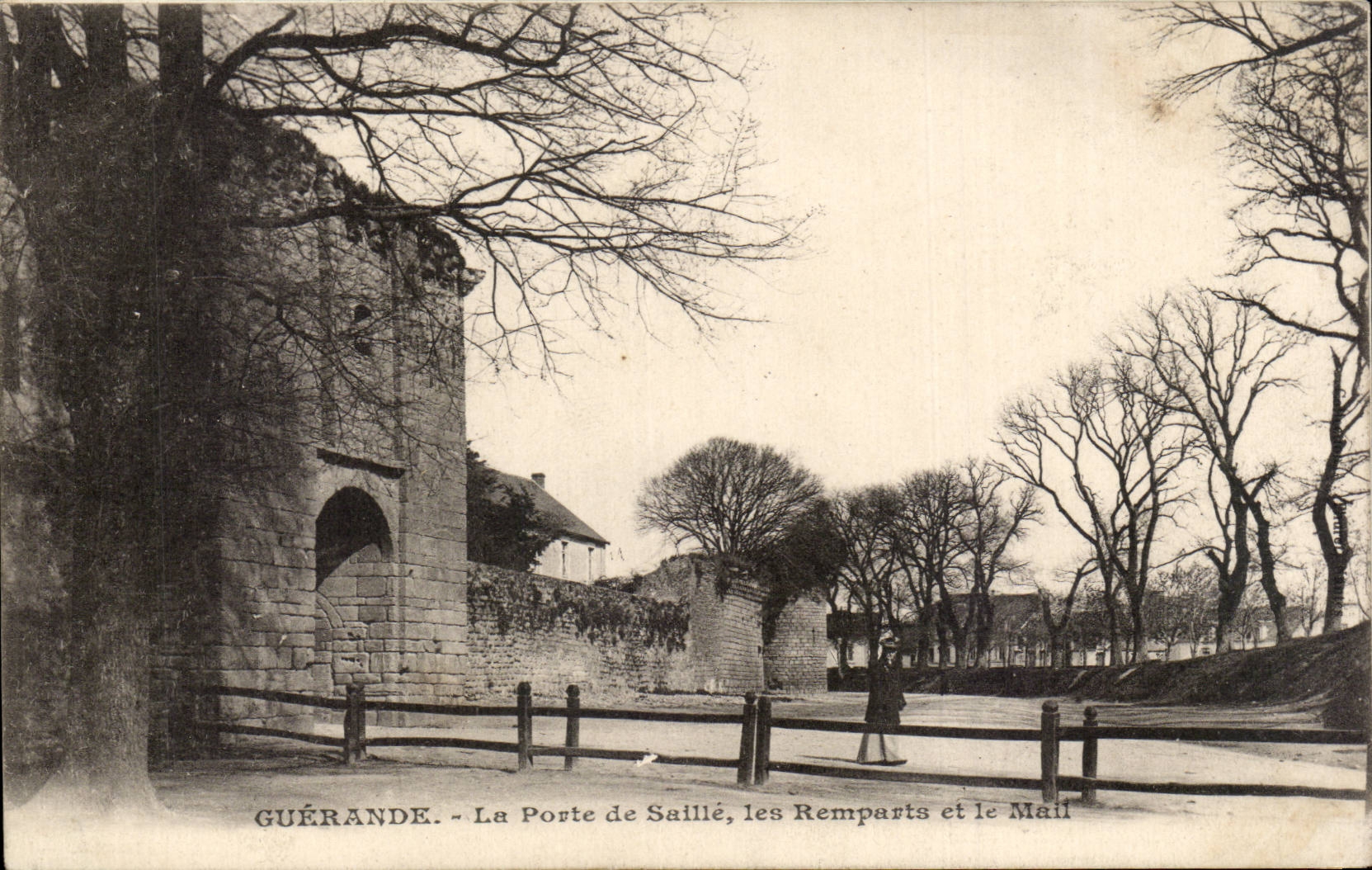 CPA Guerande has door of Covers the walls and the mall