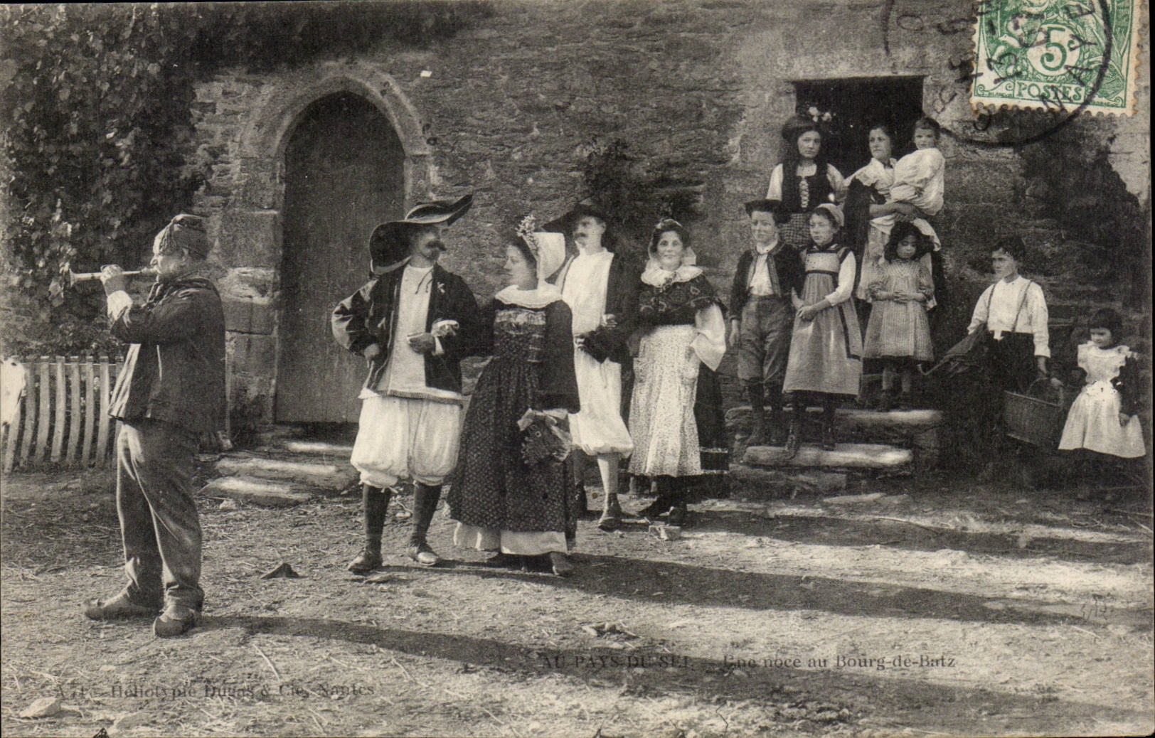 CPA With the country of salt a wedding to the Borough of Batz Folklore Dances