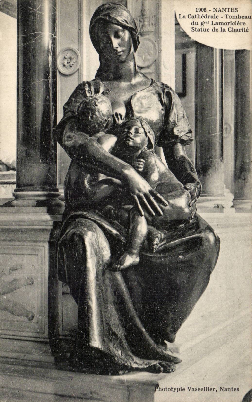 CPA Nantes the cathedral Tomb of Gall Lamoriciere Statue of the cahrite