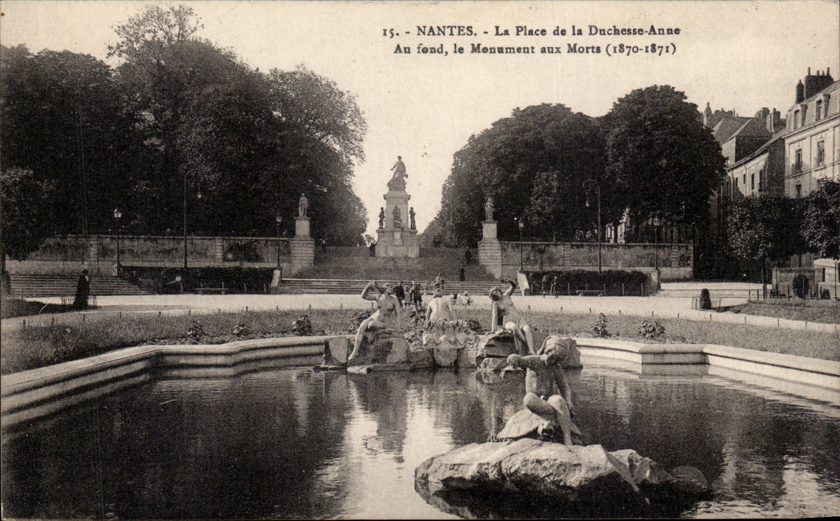 CPA Nantes the place of the duchess Anne At the bottom the war memorial