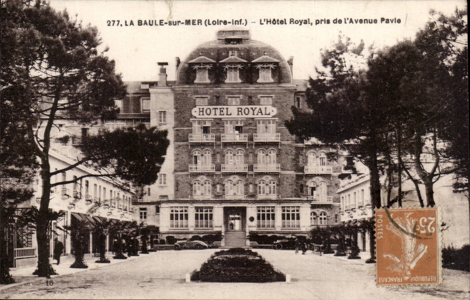 CPA La Baule on Sea the royal hotel taken of the Pavia avenue