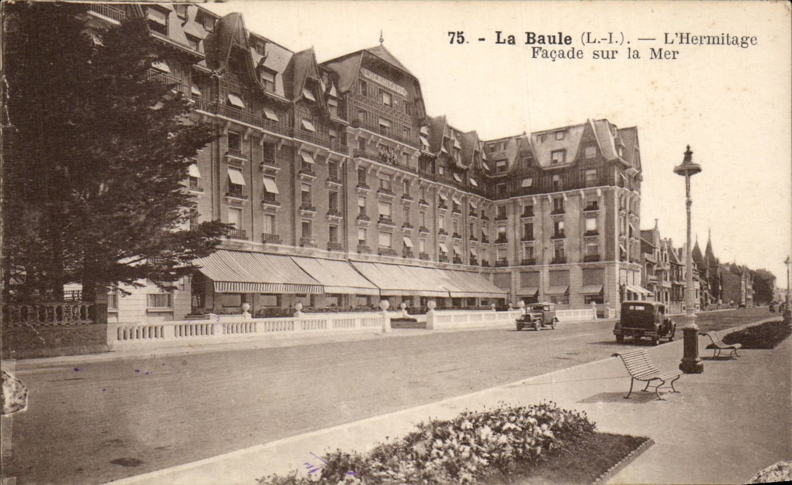 CPA La Baule the Hermitage Frontage on the sea