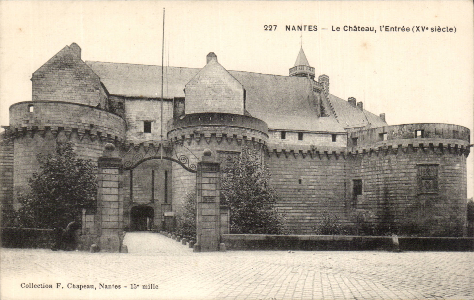 CPA Nantes the castle Entrance