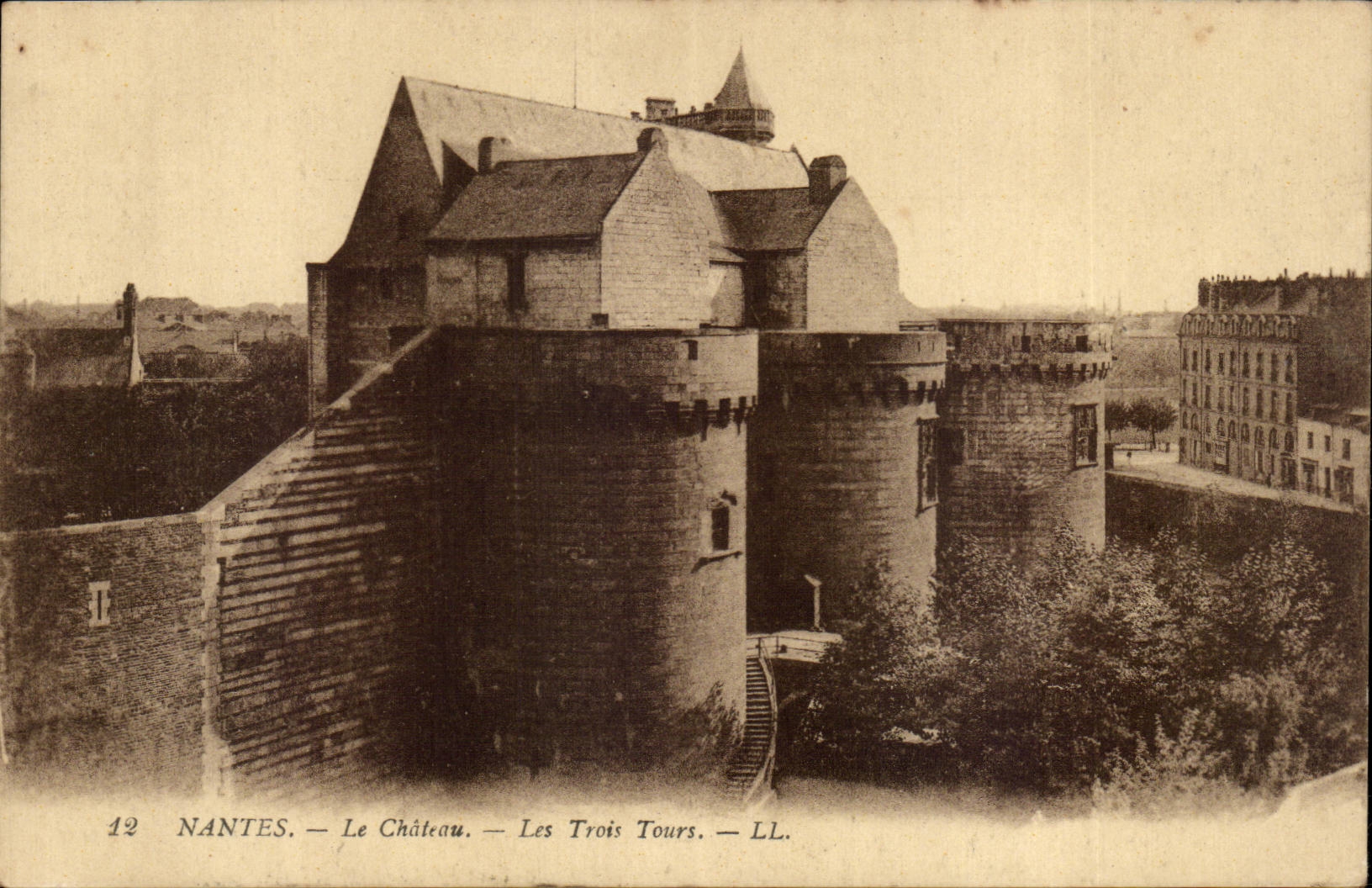 CPA Nantes the castle three Tours