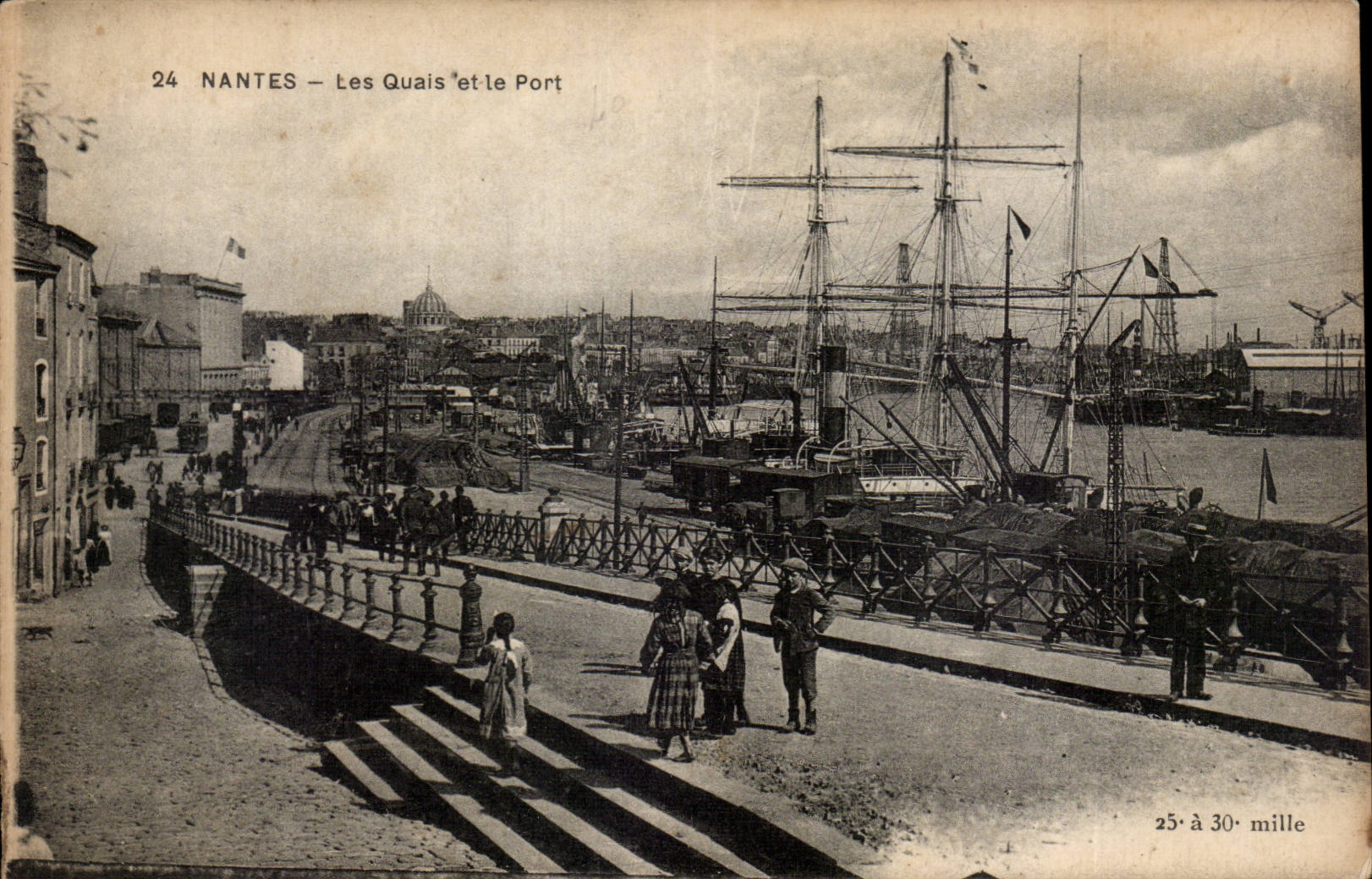 CPA Nantes quays and the port Boat