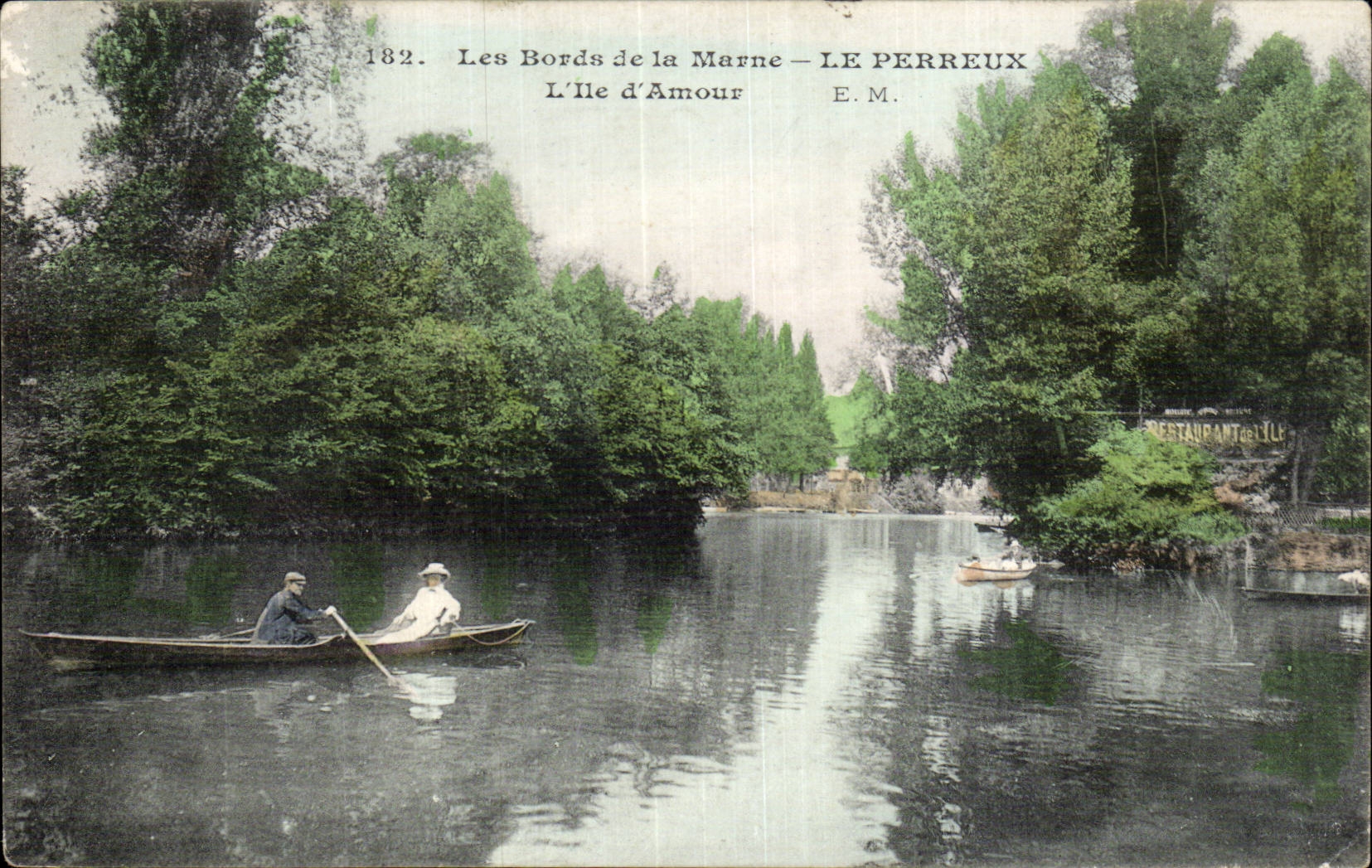 CPA Le Perreux Bords de Marne L'ile d'amour