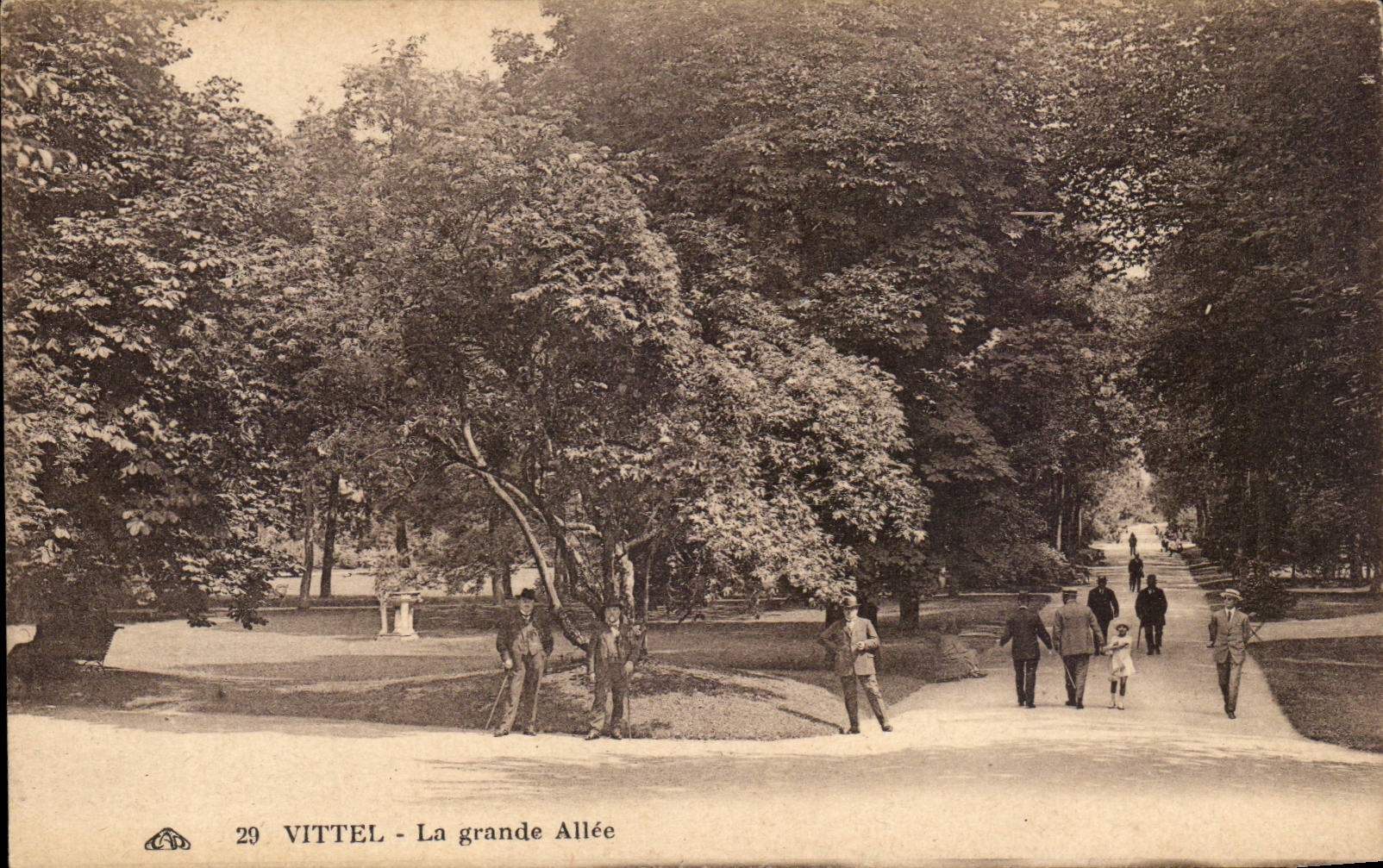 Vittel - the Large one Allee - CPA