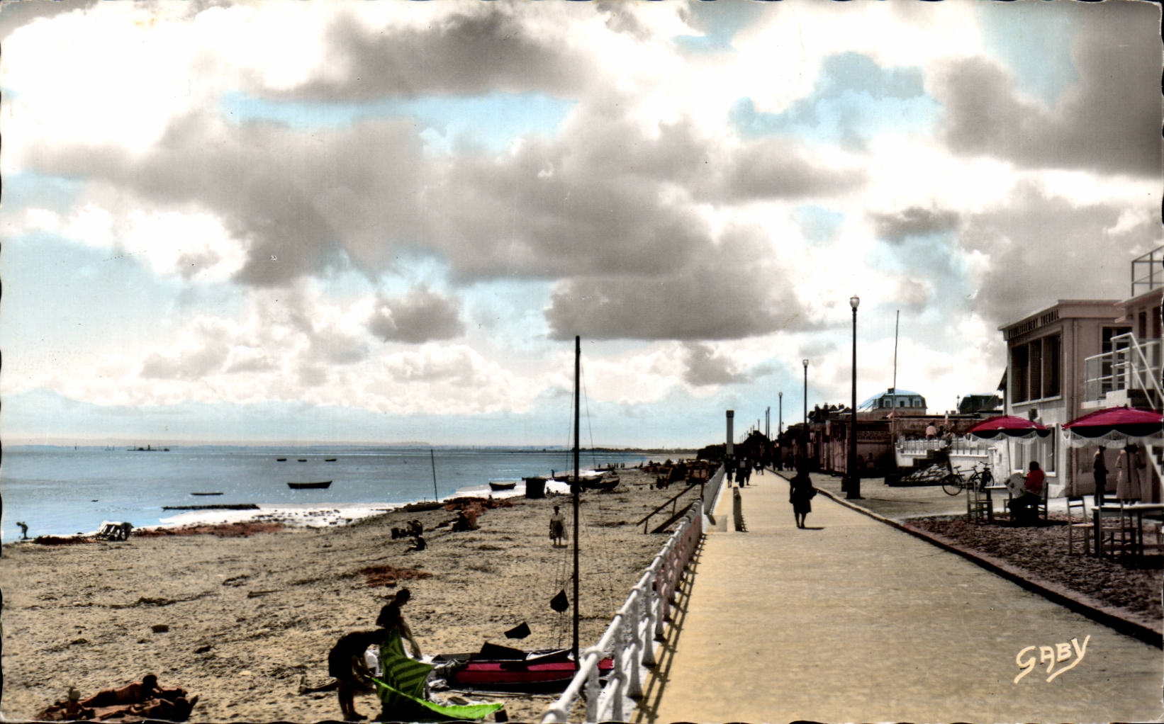 CPA Luc on Sea Against day on the beach