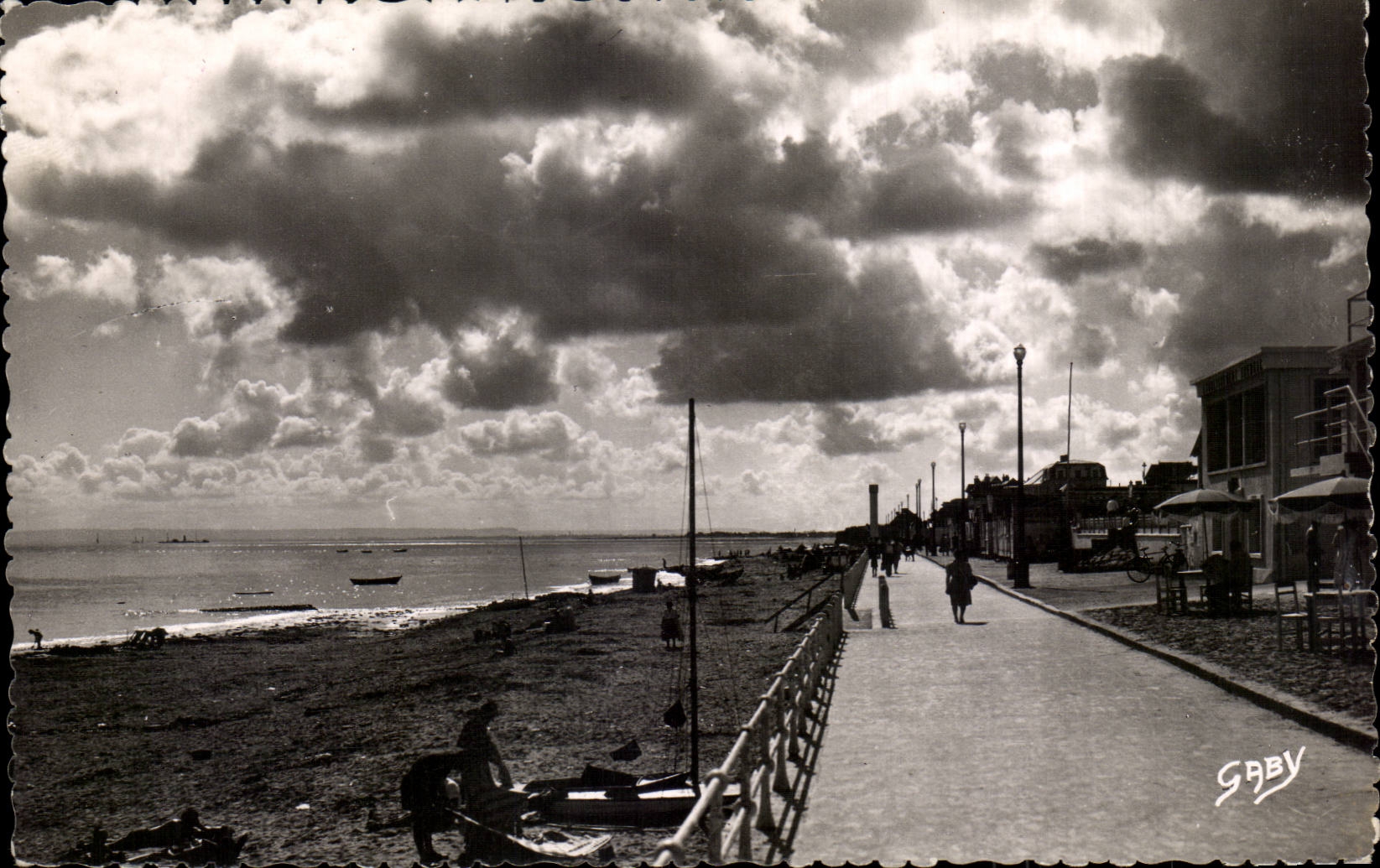 CPA Luc auf Meer gegen Tag auf dem Strand