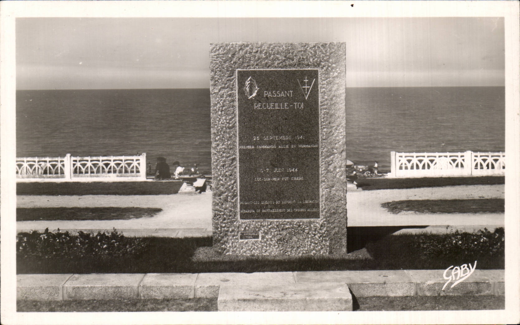 CPSM Luc on sea Monument commemorating the dates of the September 23rd 1941 and 6 June 7th 1944