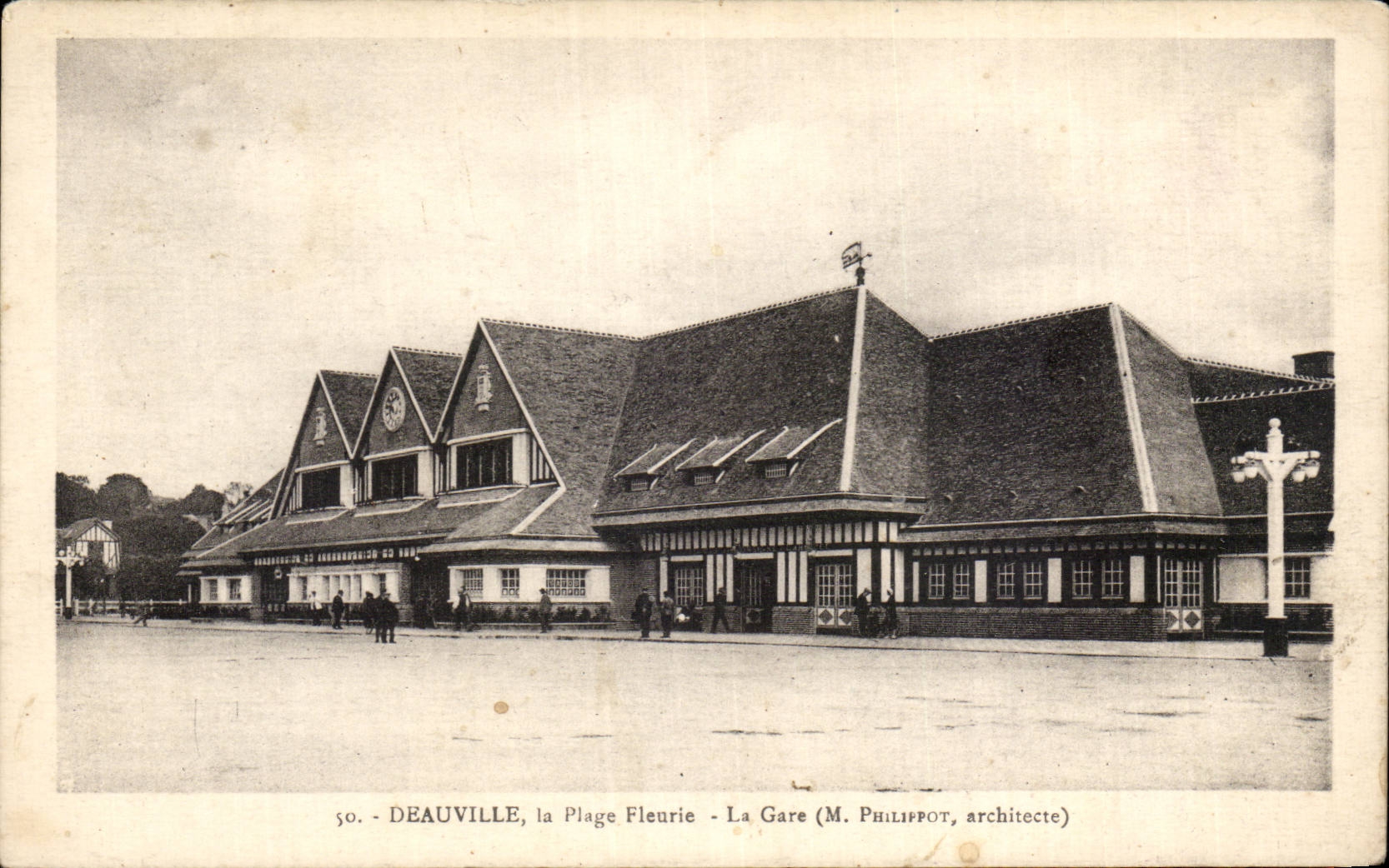 CPA Deauville Strand bluhte Bahnstation