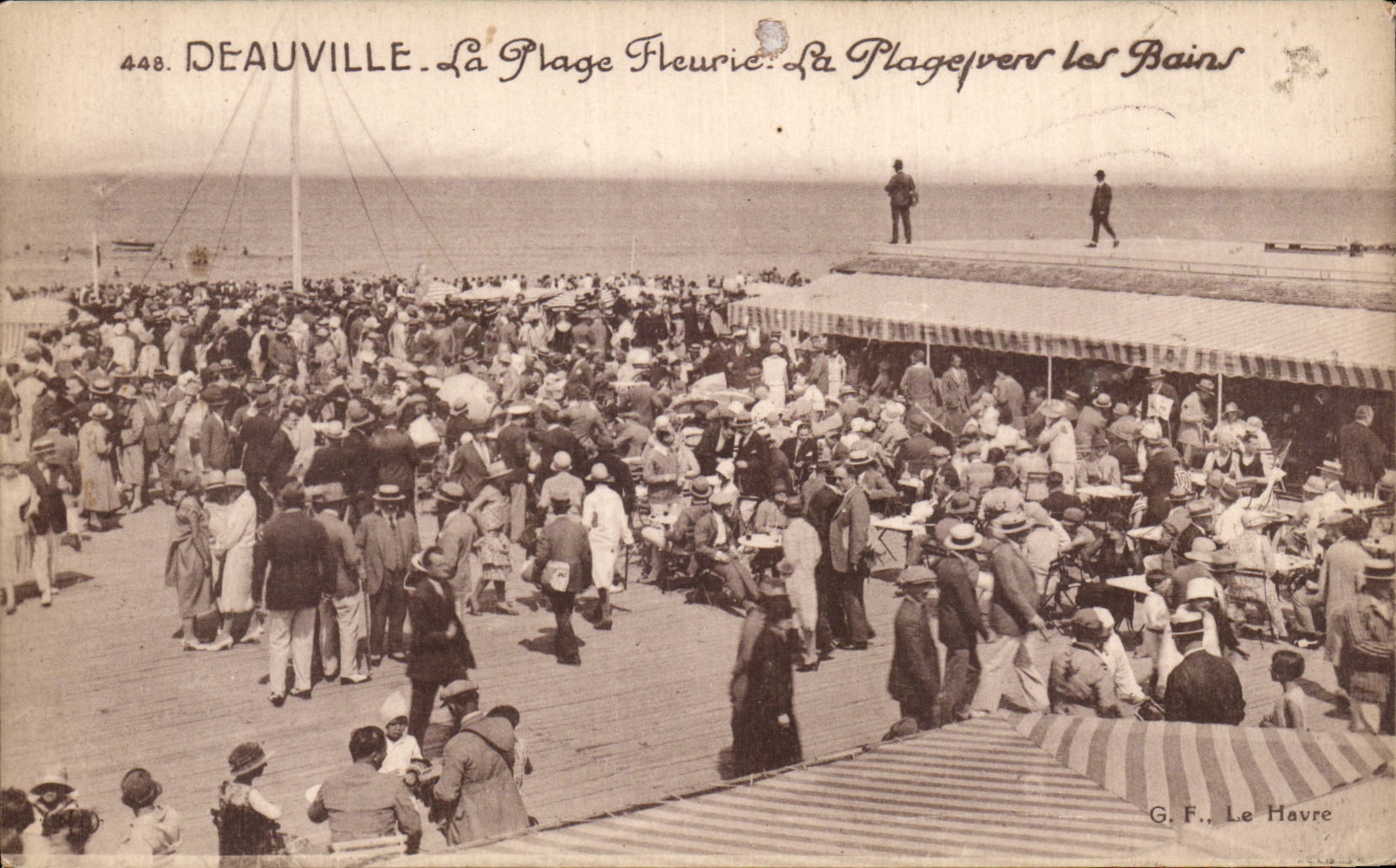 CPA Deauville der Strand bluhte den Strand in Richtung zu den Badern