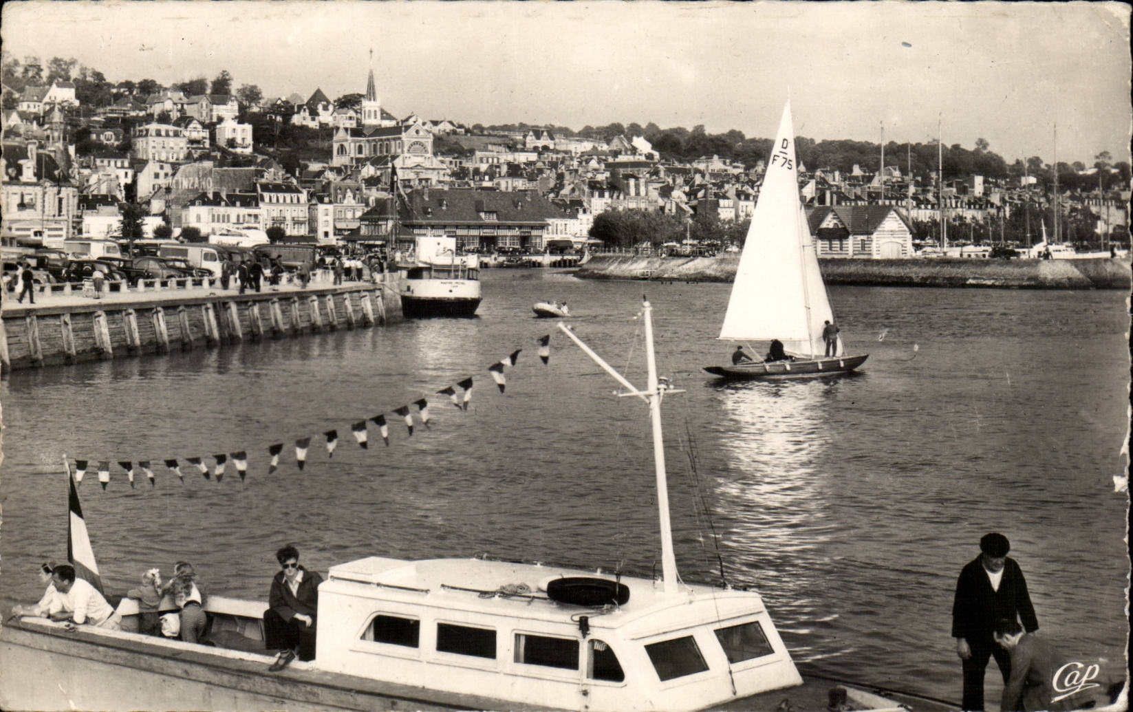 Deauville - Eingang des Hafens - CPA