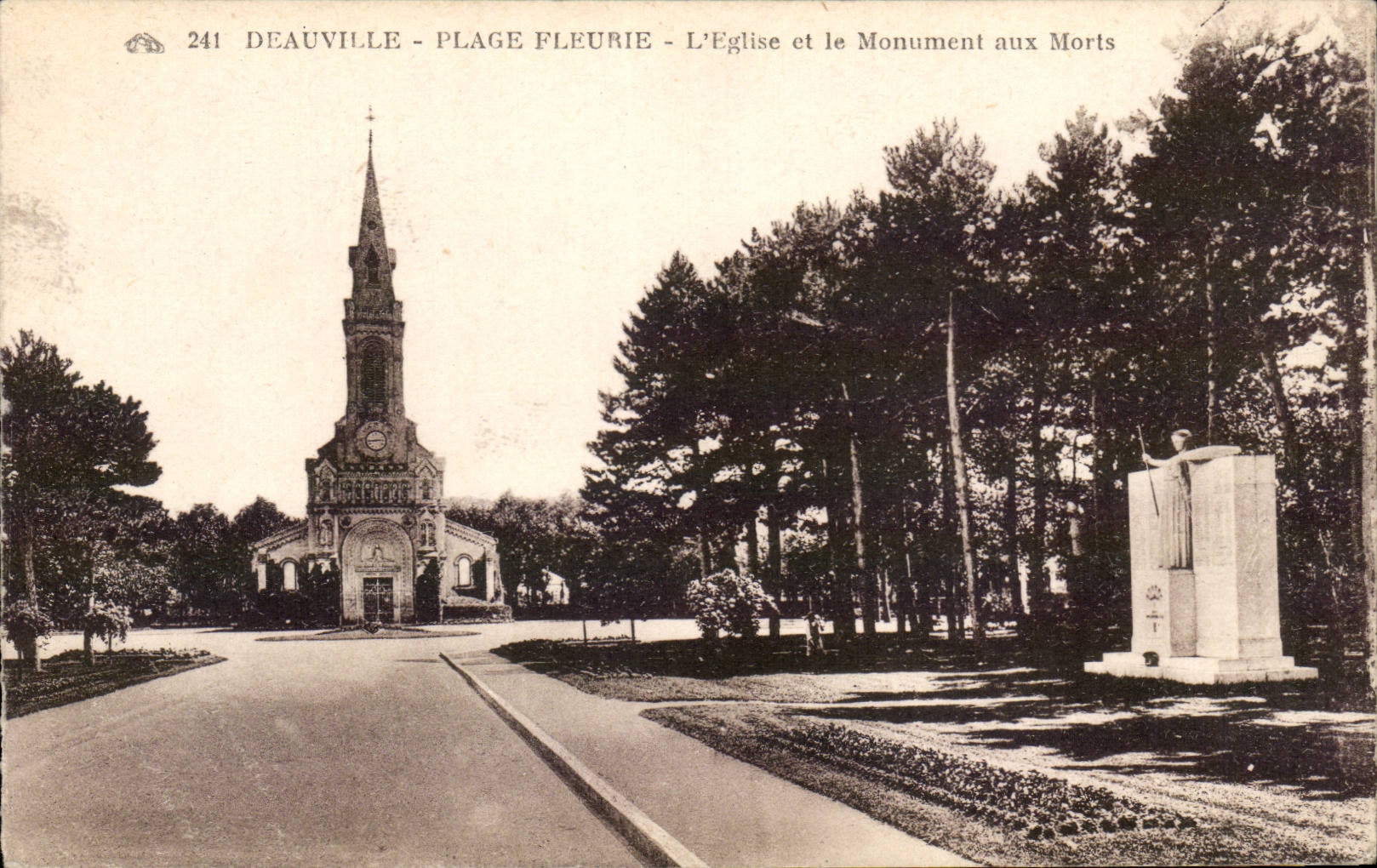 Deauville - die Kirche - Kriegdenkmal - CPA