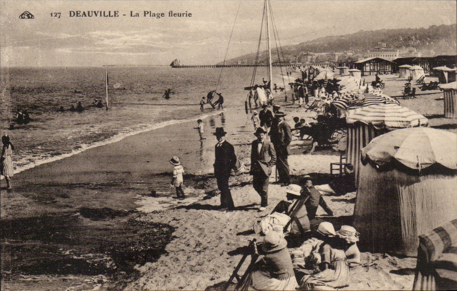 Deauville - der gebluhte Strand - Kinder - CPA