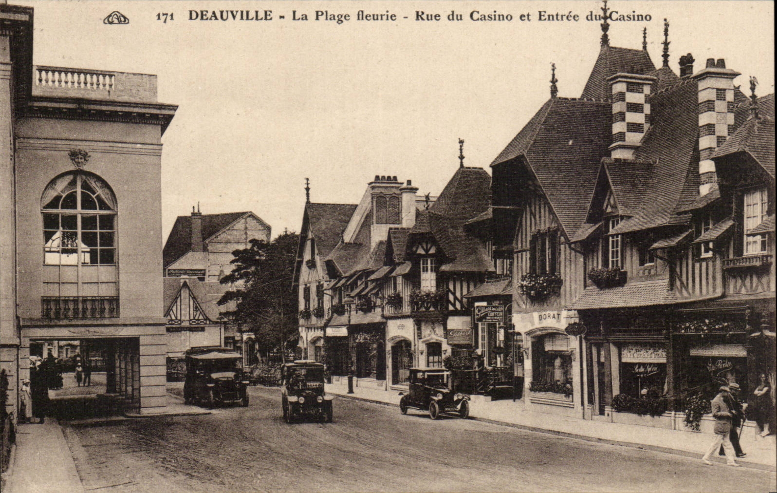 Deauville - der gebluhte Strand - Strasse des Kasinos - Autos - CPA