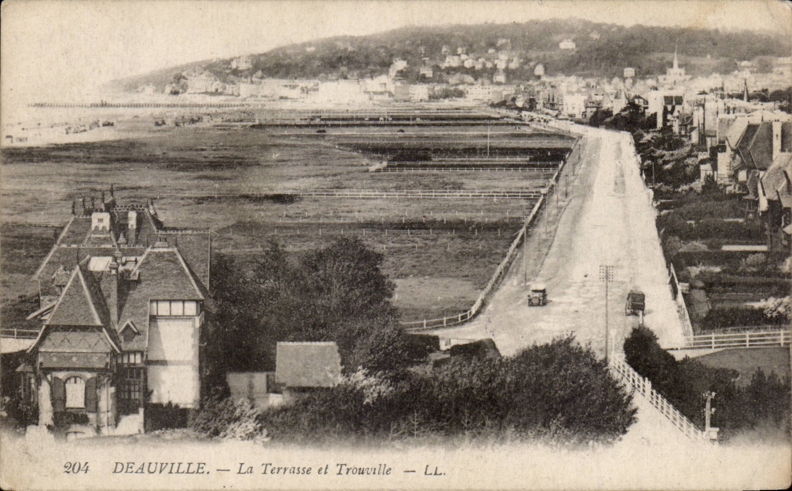 Deauville - die Terrasse und das Trouville - CPA