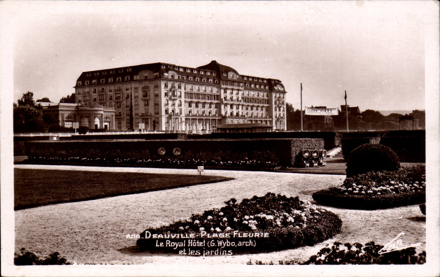 Deauville - das konigliche Hotel und die Garten - CPA