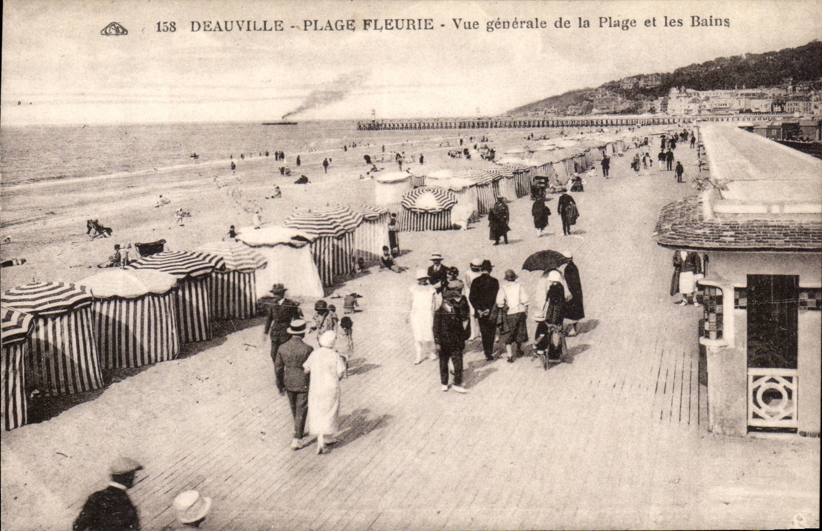 Deauville - View des Strandes und les Bains - CPA