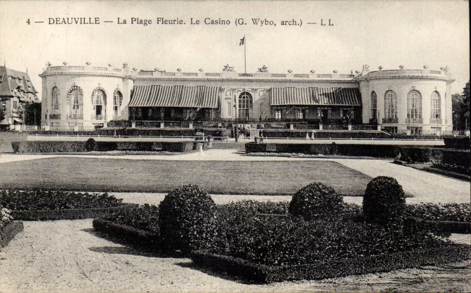 Deauville - gebluhter Strand - das Kasino - CPA