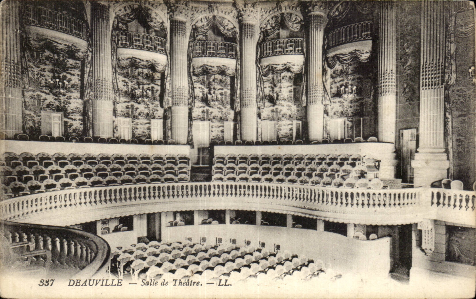 Deauville - Raum des Theaters - CPA