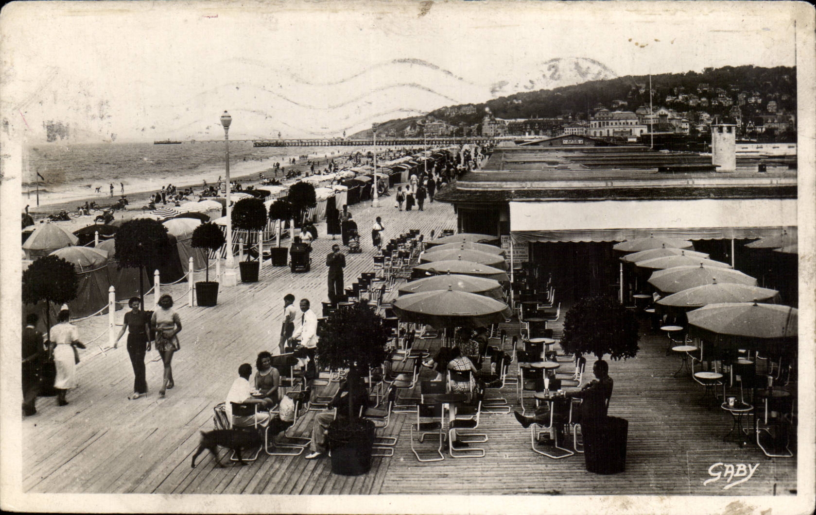 Deauville - der gebluhte Strand - der Weg der Bretter des Strandes - CPA