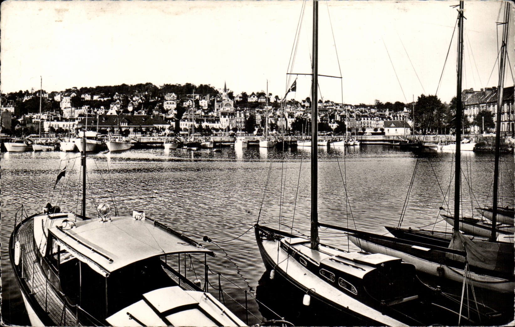 Deauville - das Bassin der Yachten - CPA