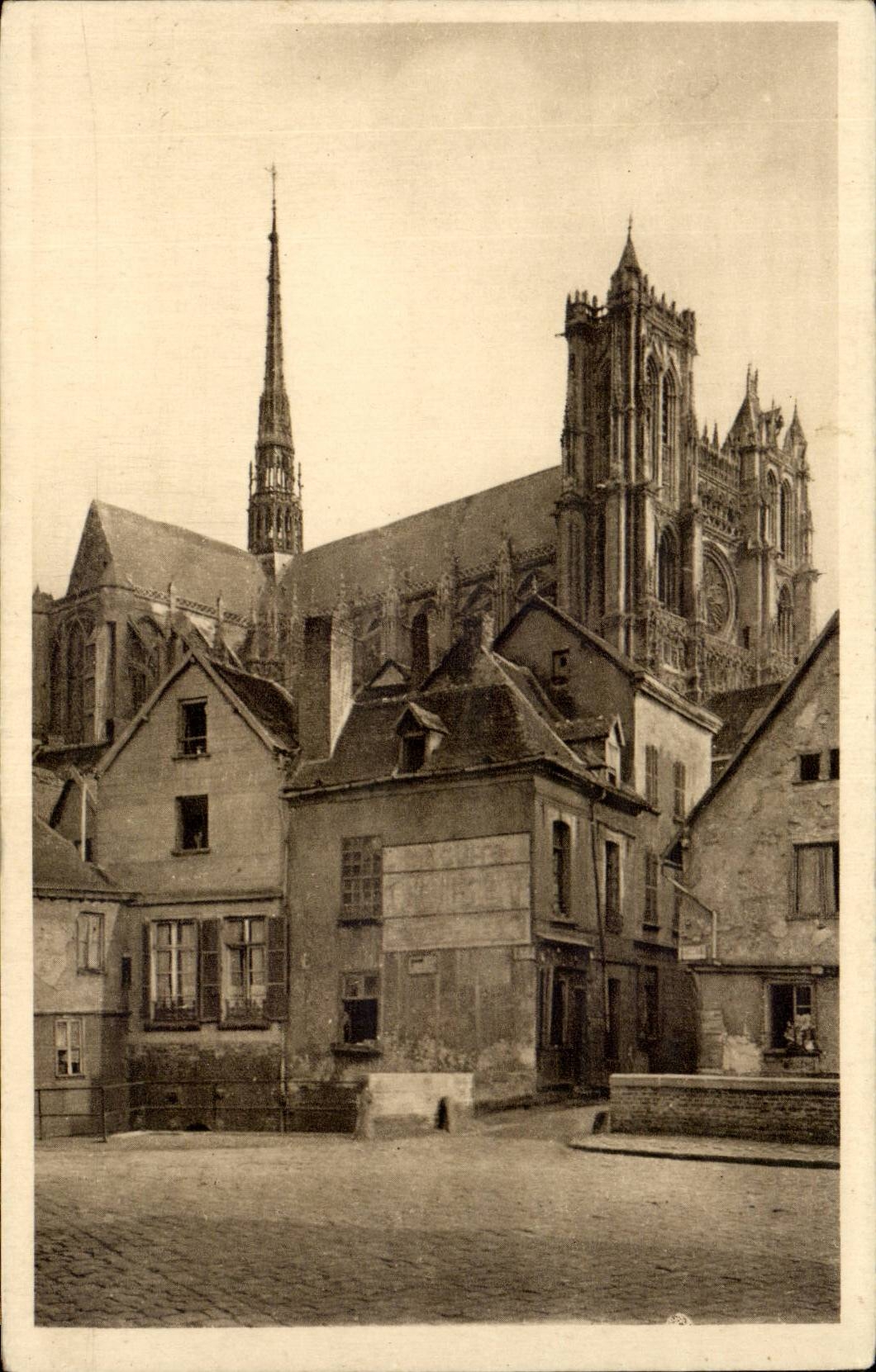 Amiens - the Place of Huchers - CPA