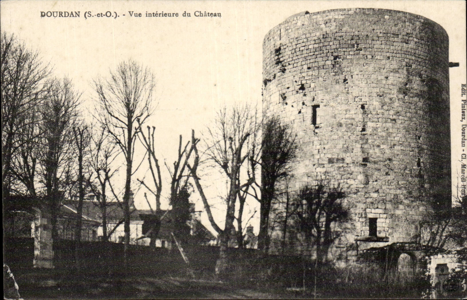 Dourdan - Vue Interieure du Chateau - CPA 