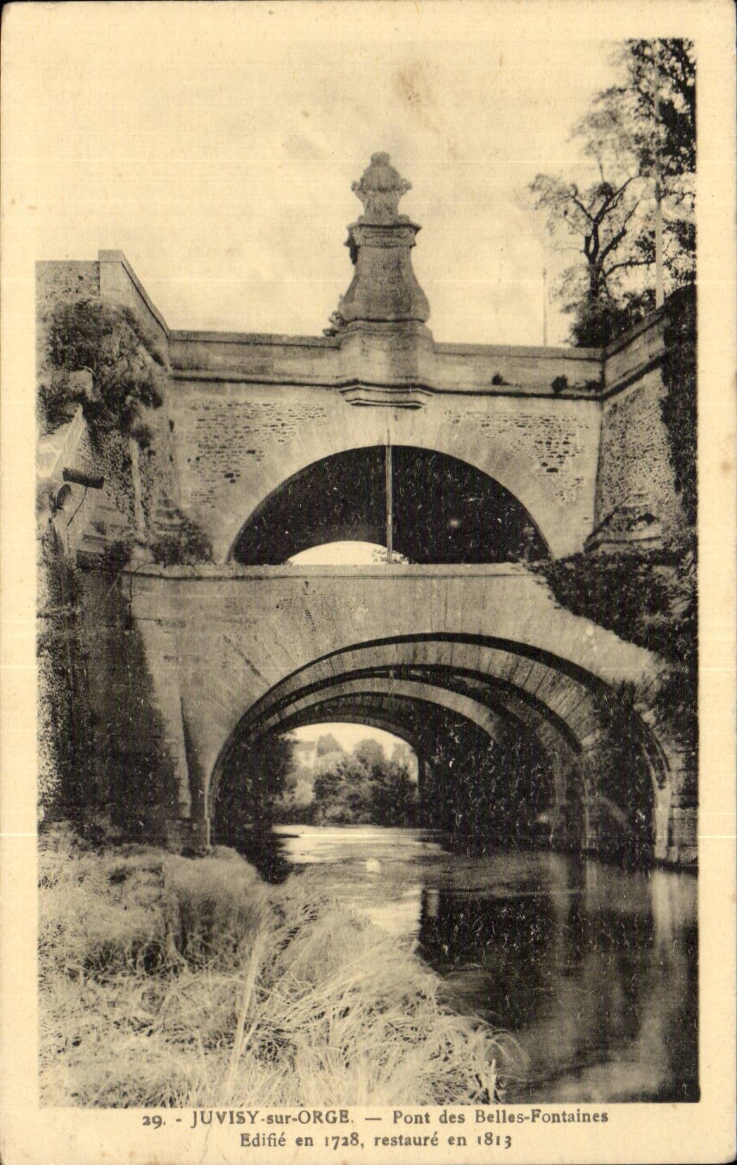 CPA Juvisy on Orge Bridge of the Beautiful Edifie fountains in 1728 restores in 1813