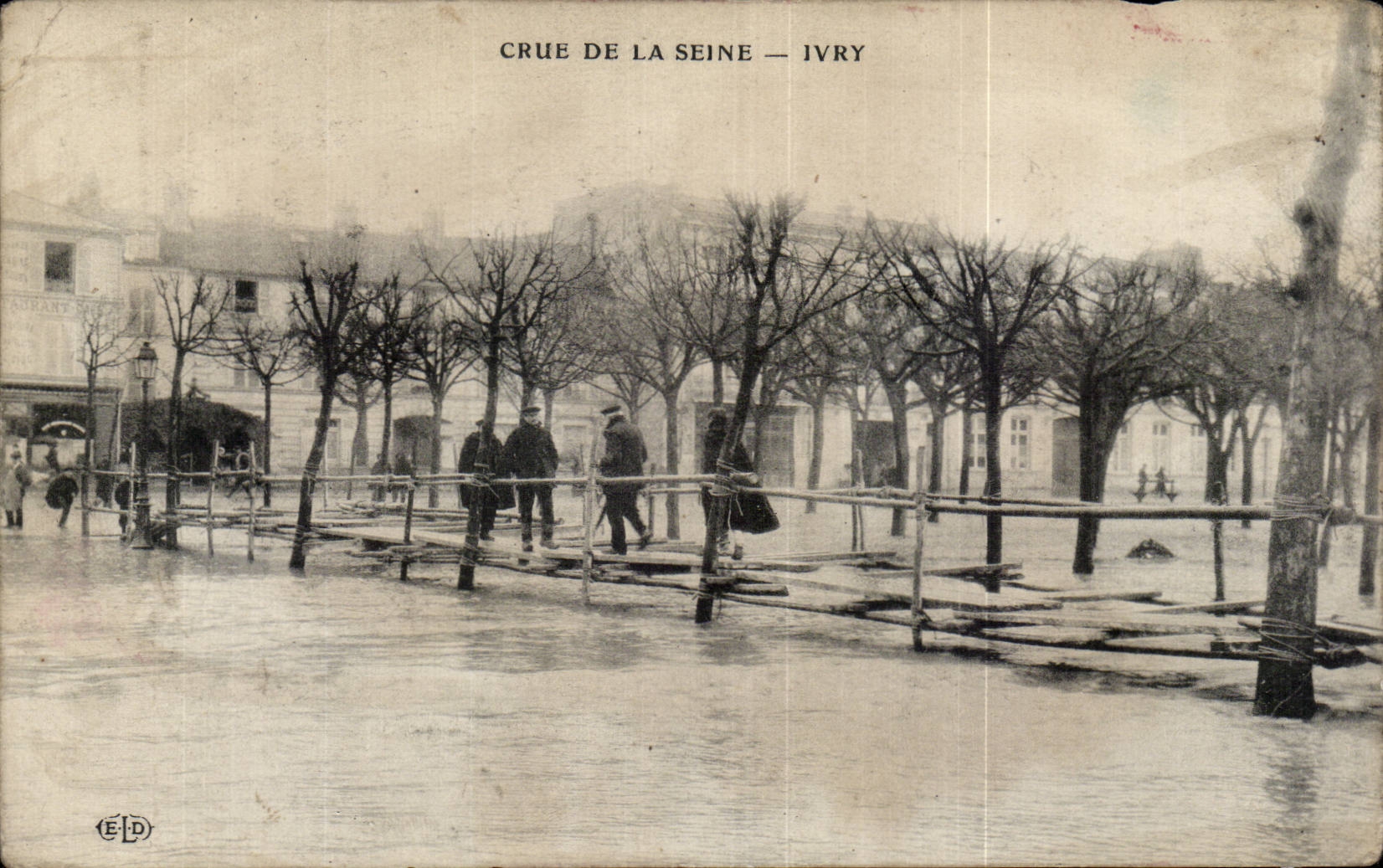 Raw CPA of the Seine Ivry
