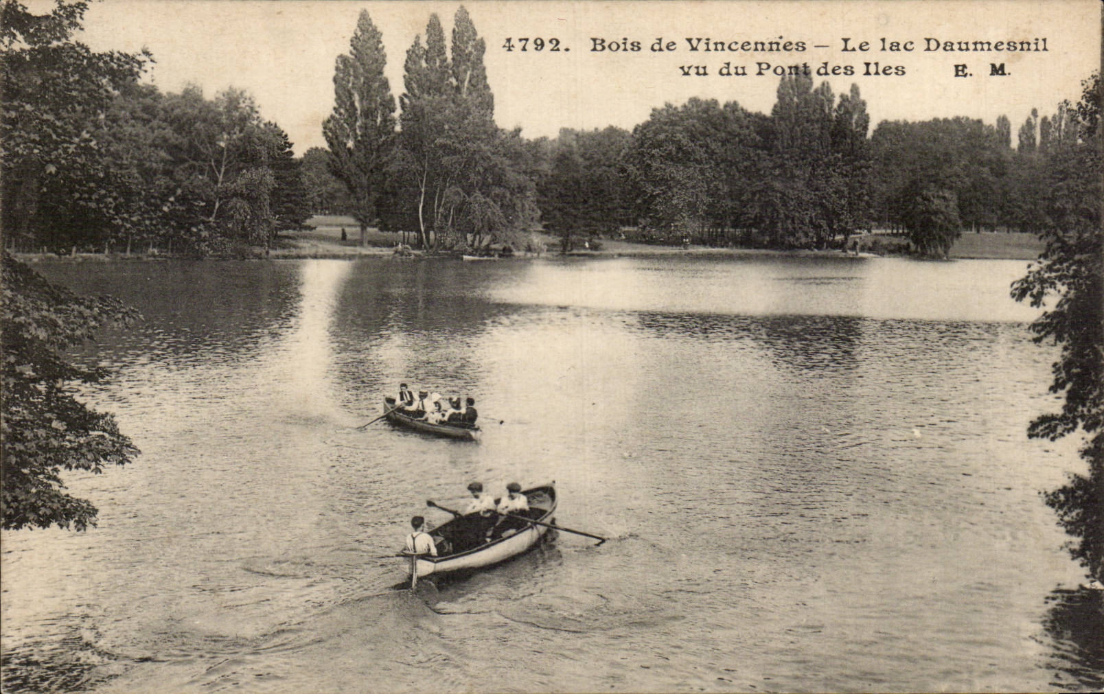 CPA Wood of Vincennes the lake Daumesnil seen of the bridge of the Islands