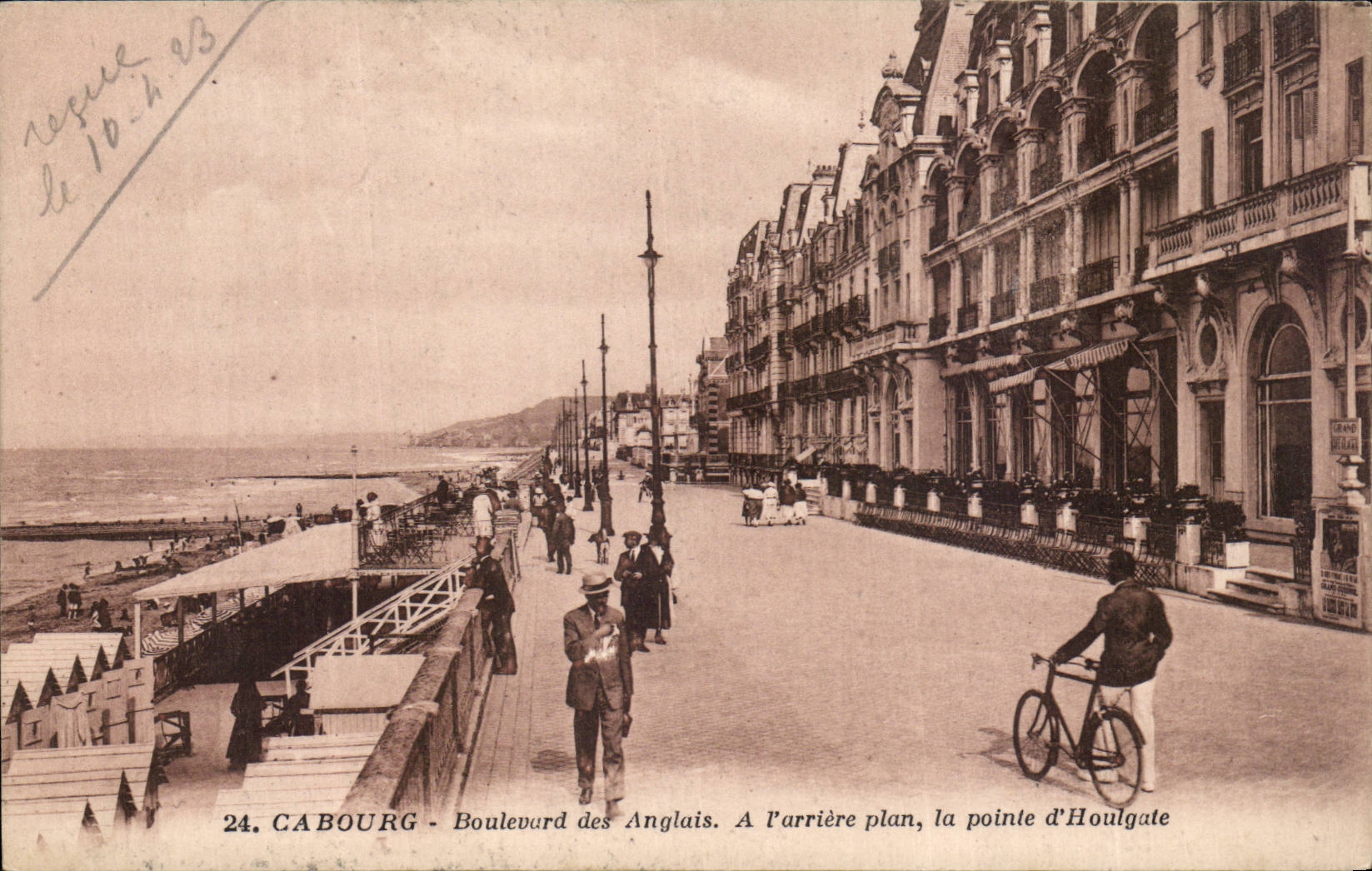 CPA Cabourg Prachtstrasse Englisch zum Hintergrund der Punkt von Houlgate