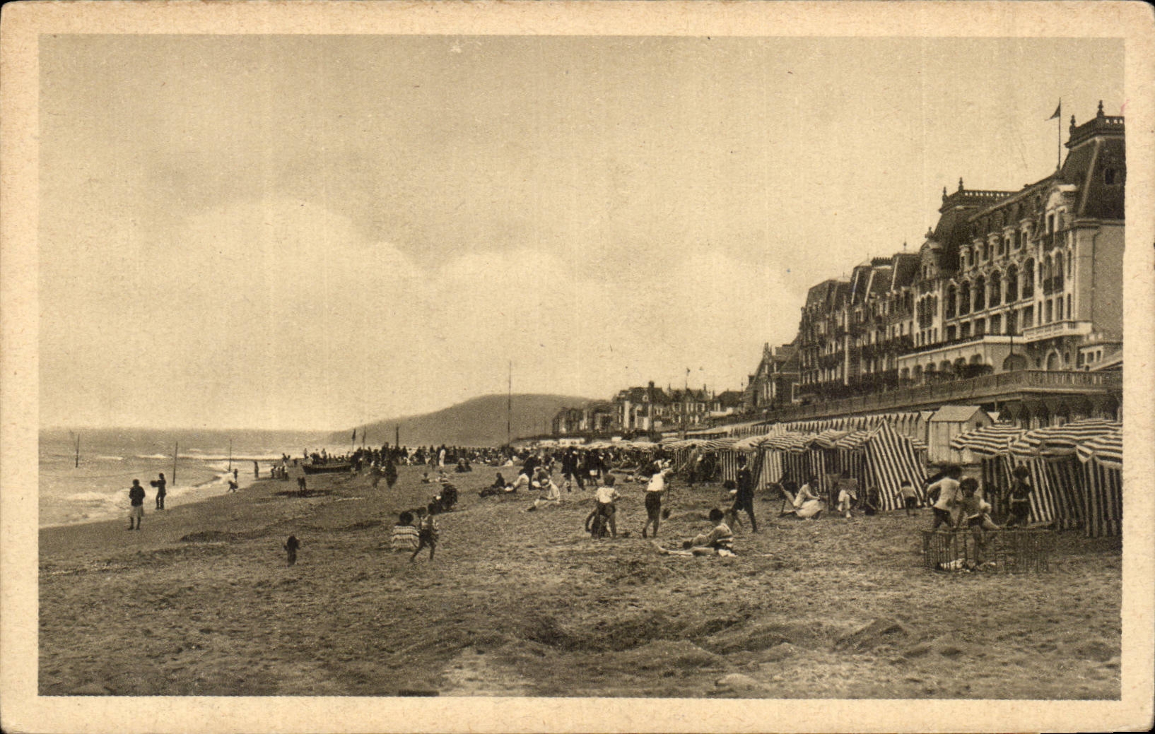 CPA Cabourg der Strand