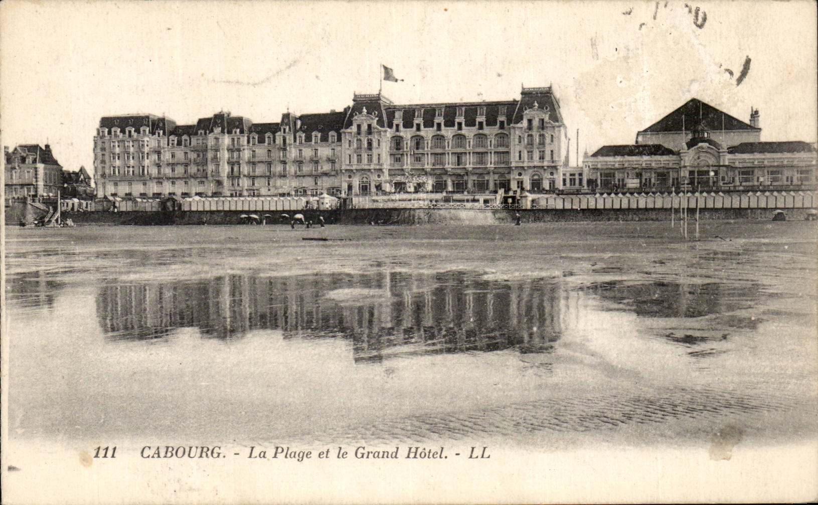 Cabourg CPA der Strand und das grosse Hotel