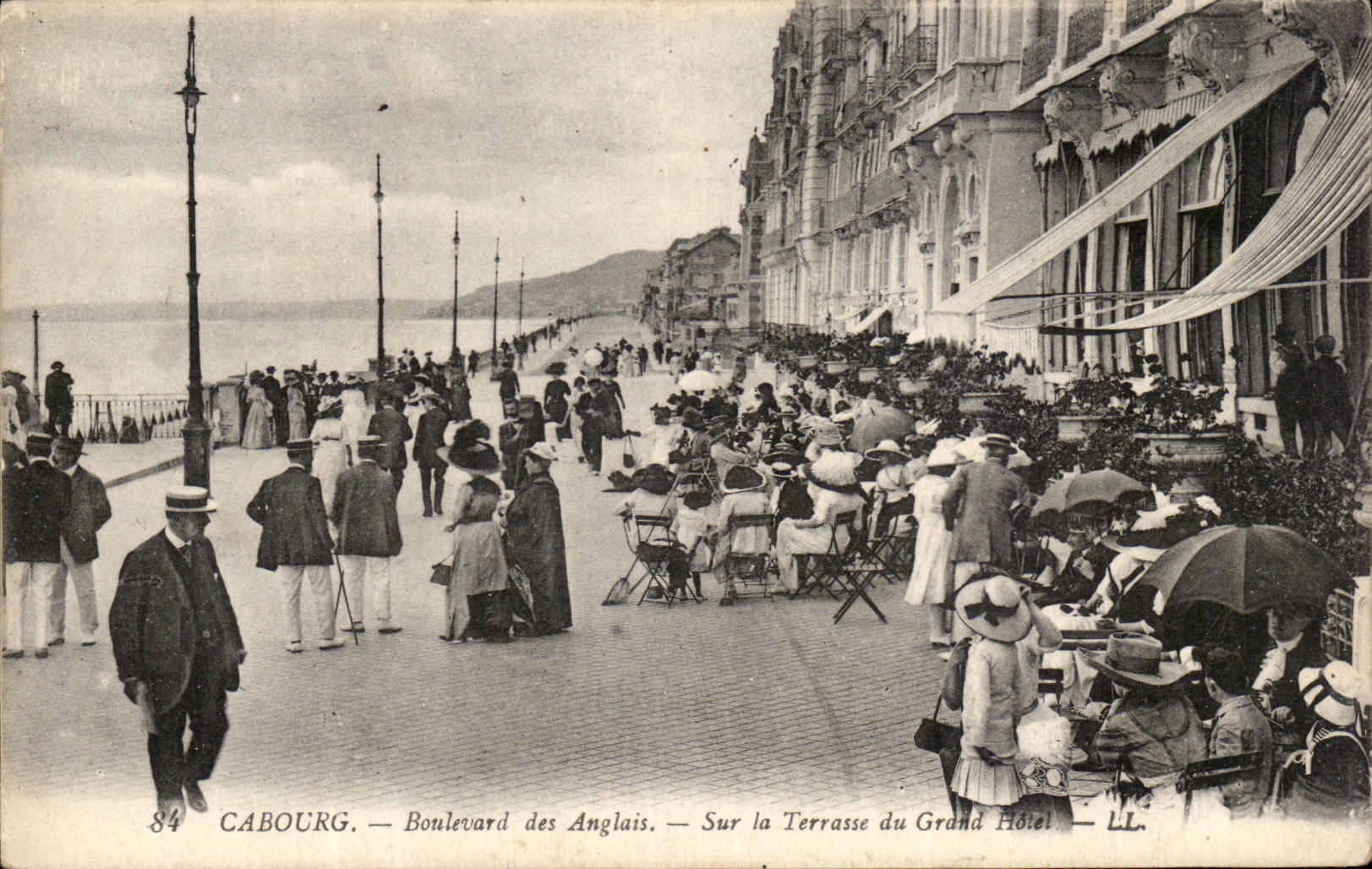 Cabourg CPA Prachtstrasse von Englisch auf der Terrasse des grossen Hotels
