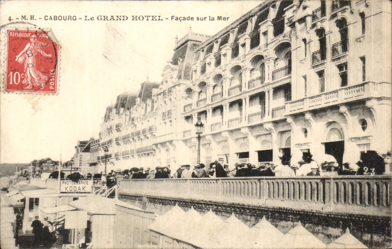 Cabourg CPA die grosse Hotel-Front auf dem Meer Kodak