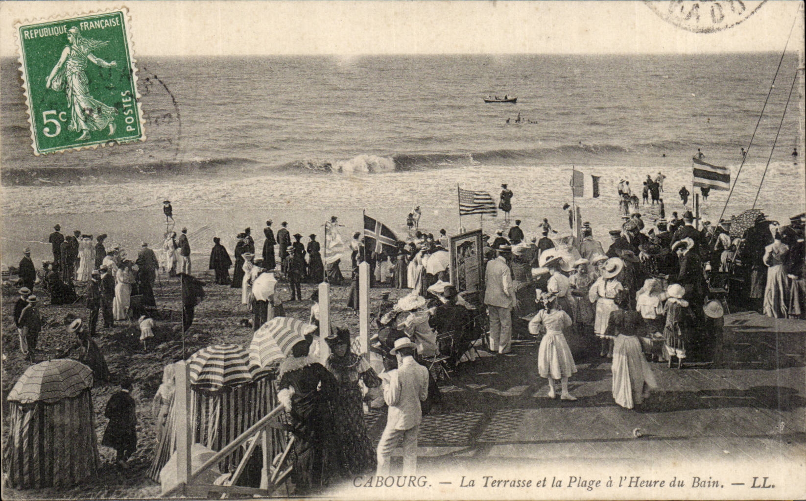 Cabourg CPA die Terrasse und der Strand pro Stunde des Bades