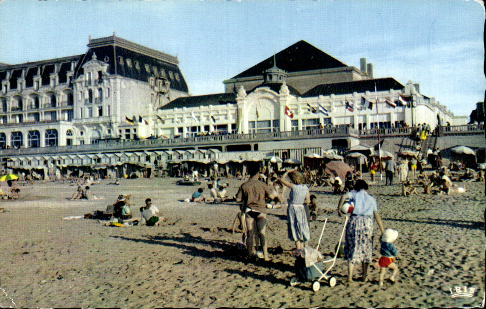 Cabourg CPA der Strand das Kasino und das grosse Hotel