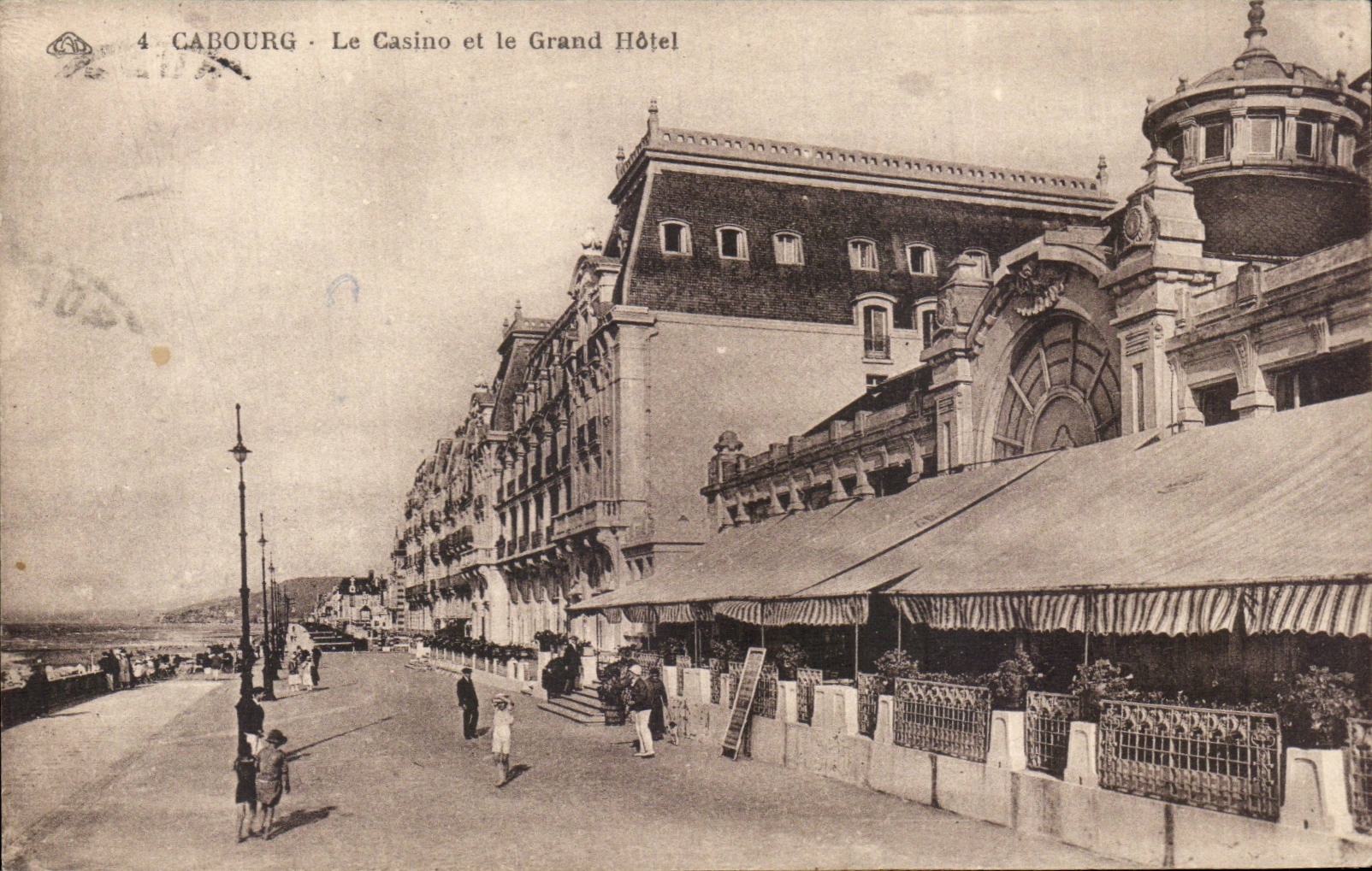 Cabourg CPA das Kasino und das grosse Hotel