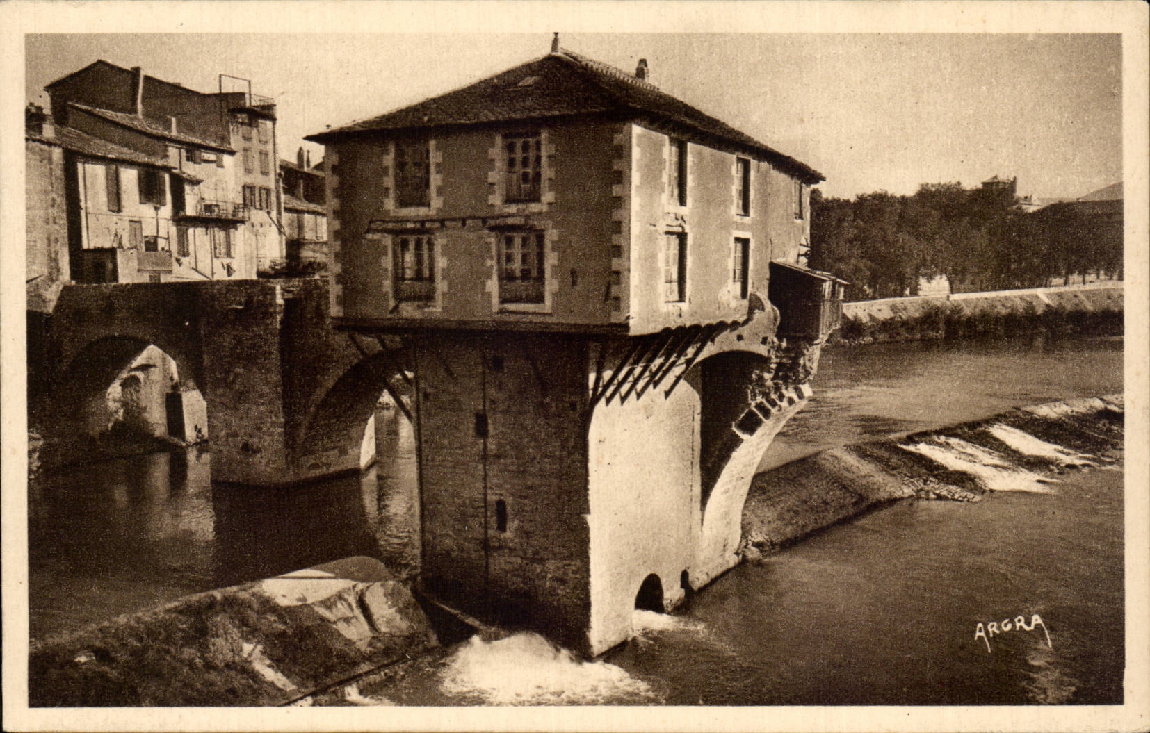 CPA Millau the old mill on a market of the bridge destroyed by a rising of the Tarn