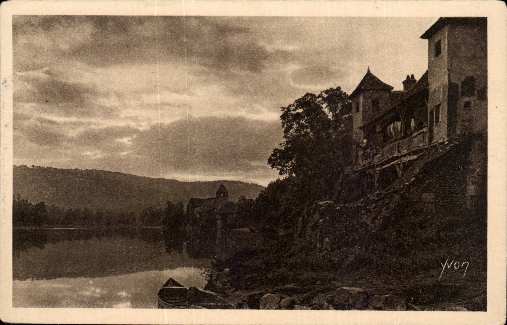 CPA Area of the Limousin the house of Clarisse and the banks of the Dordogne has Beaulieu