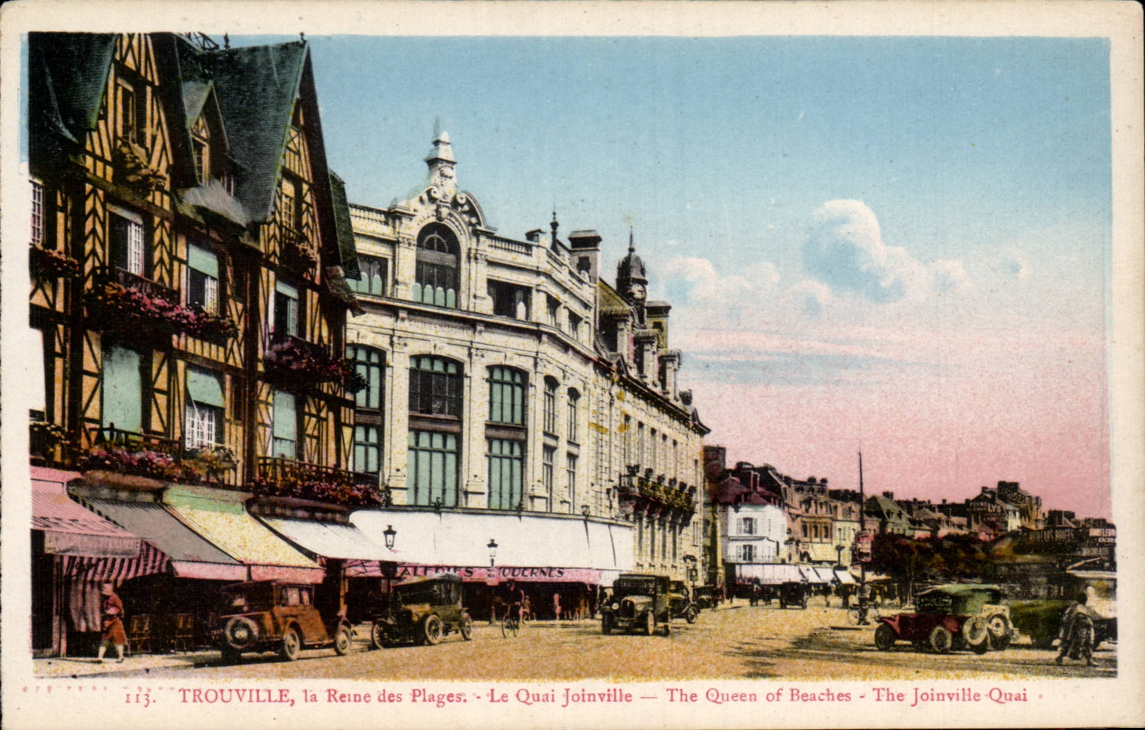 CPA Trouville the queen of the beaches the Joinville quay