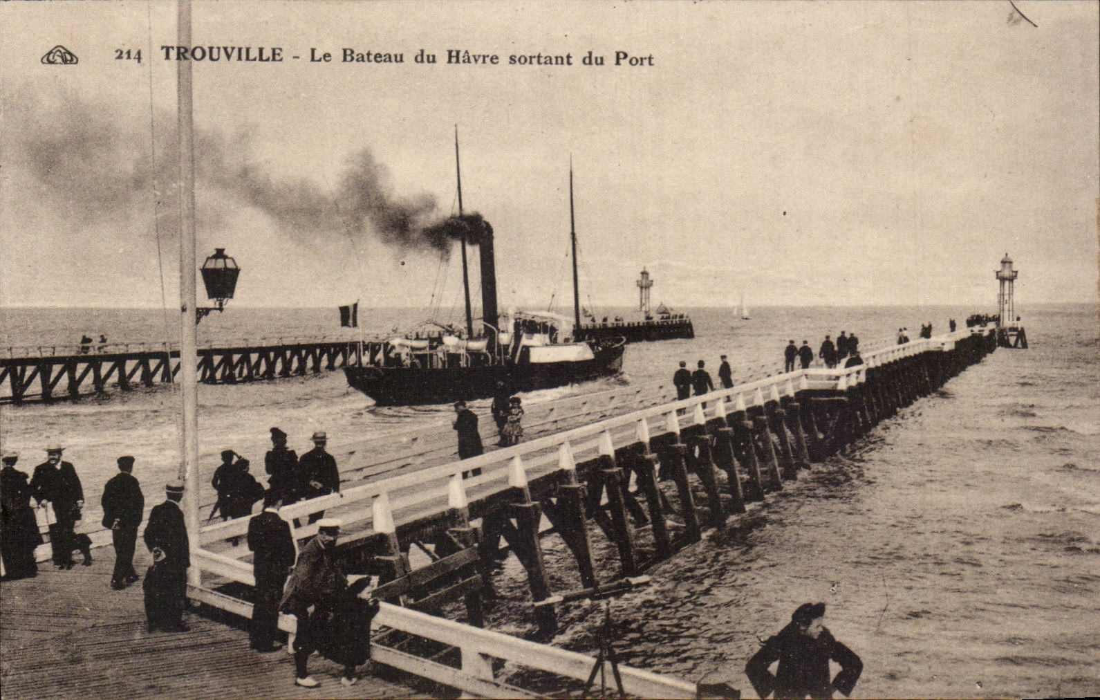 CPA Trouville the boat of outgoing Le Havre of the port