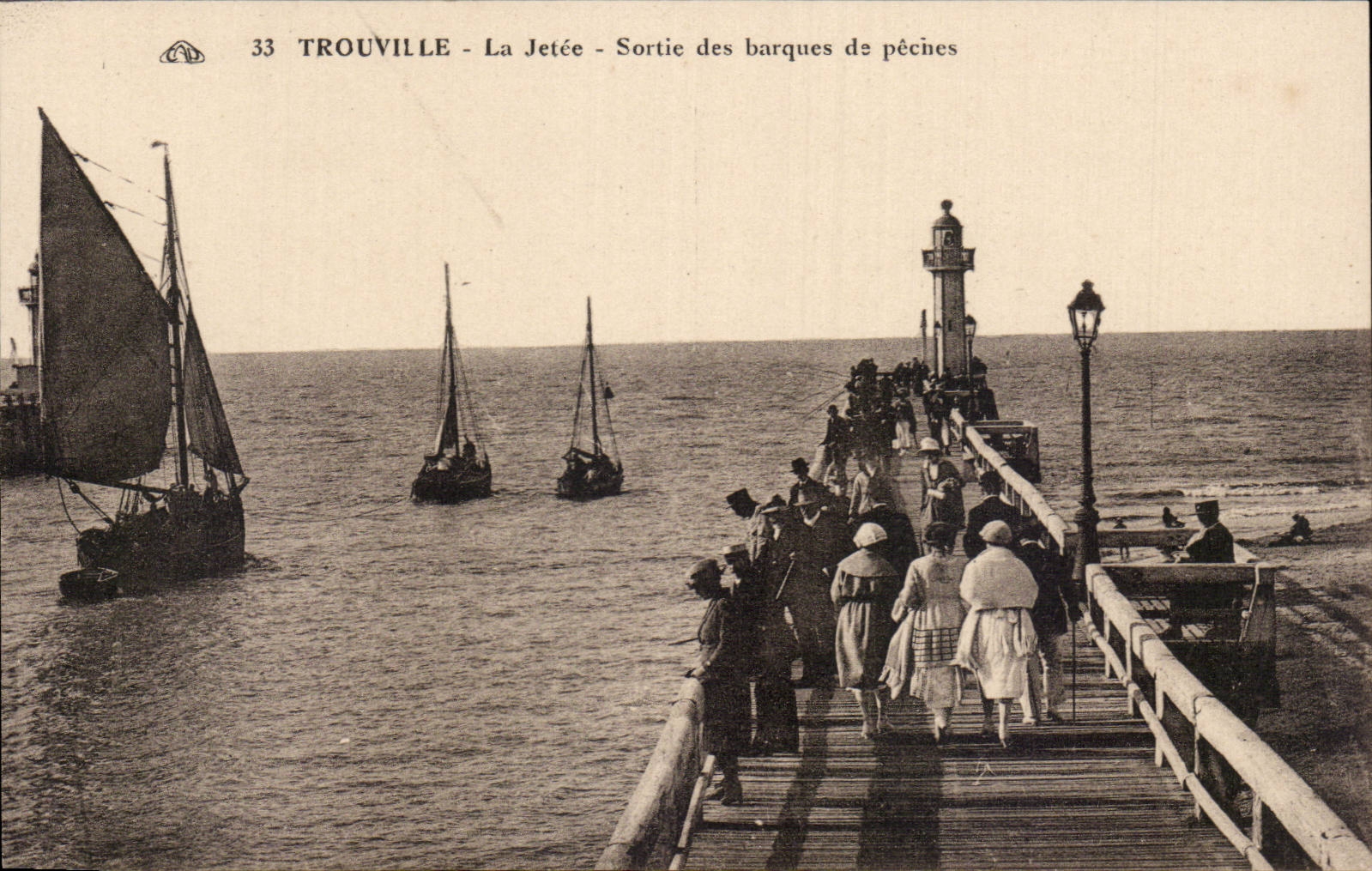 CPA Trouville the pier Left the boats of sin