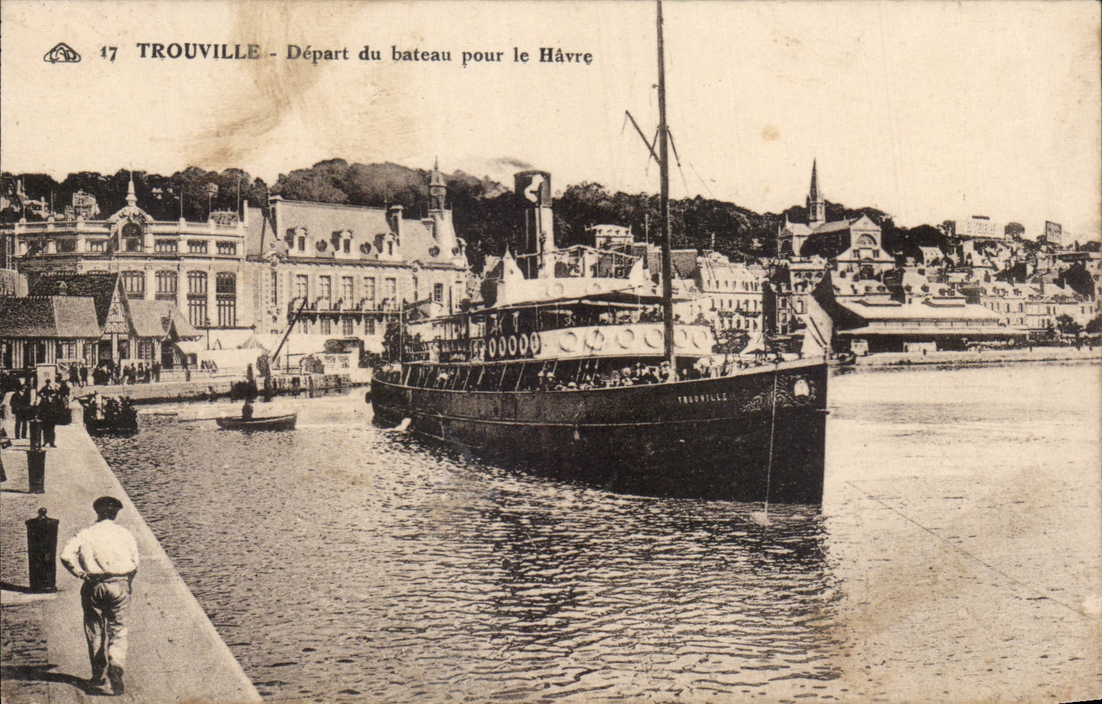 CPA Trouville Departure of the boat for Le Havre