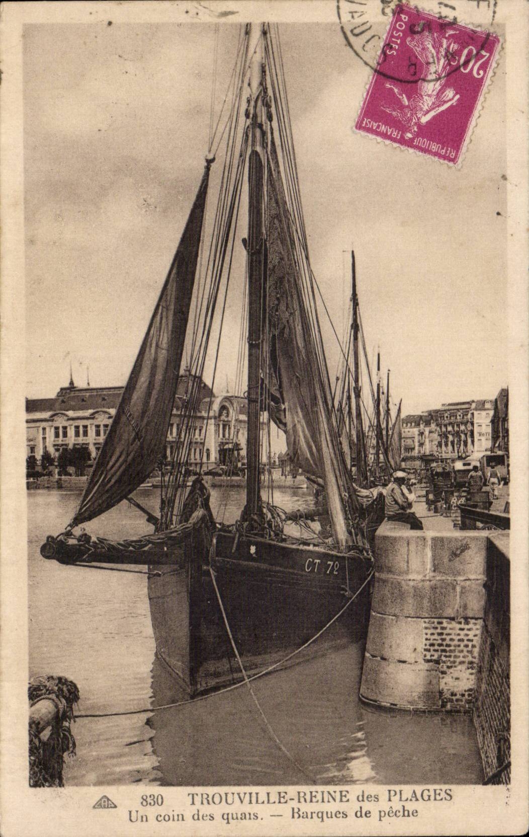 CPA Trouville Queen of the beaches a corner of the quays Boats of sin